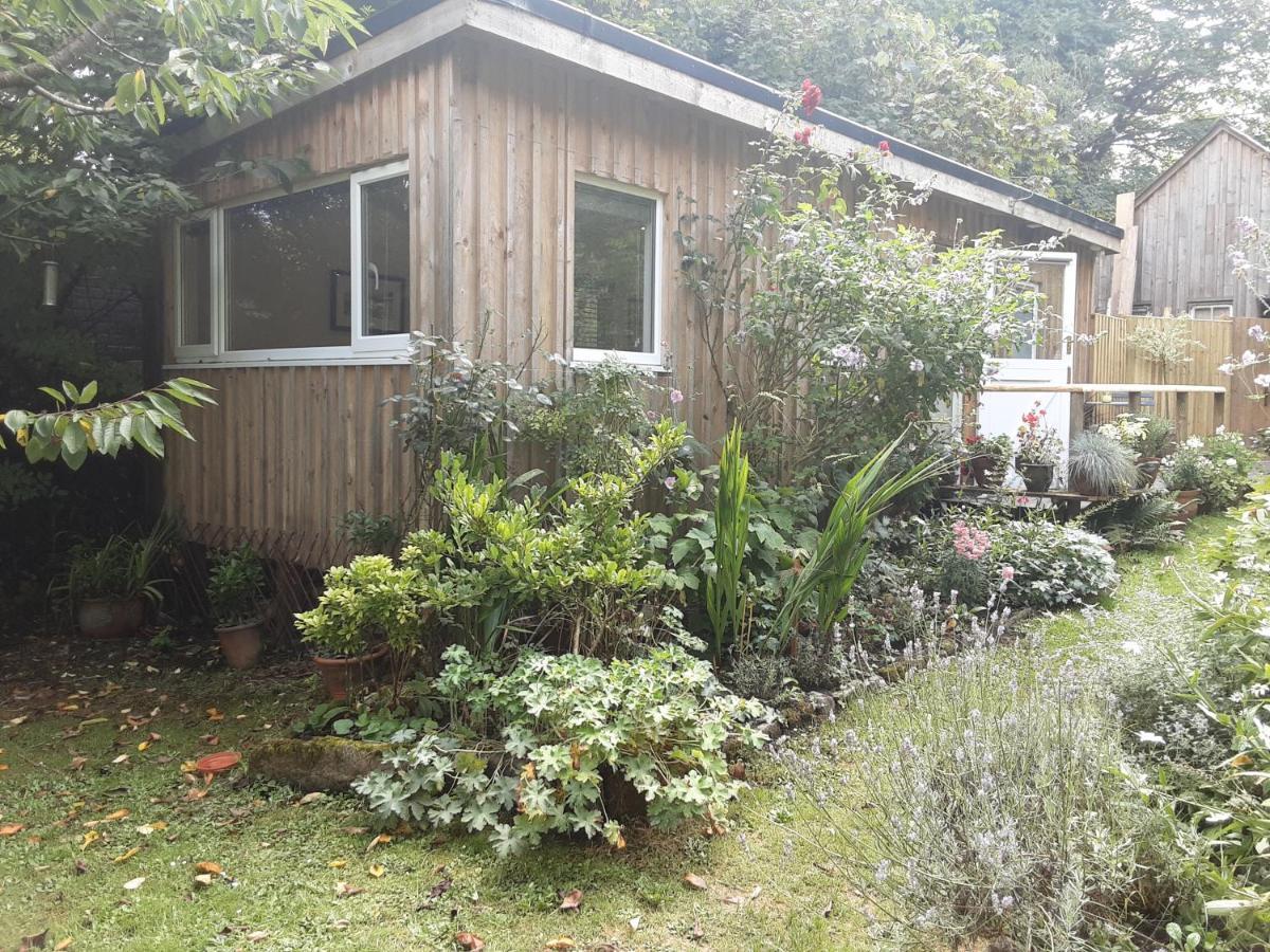 彭赞斯Tranquil Wood Cabin Set In A Beautiful Orchard别墅 外观 照片