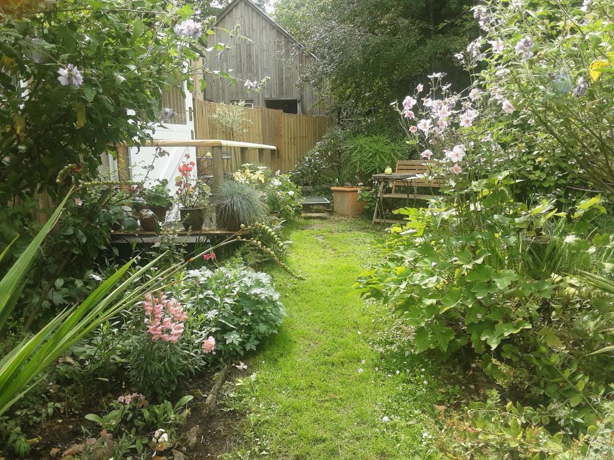 彭赞斯Tranquil Wood Cabin Set In A Beautiful Orchard别墅 外观 照片